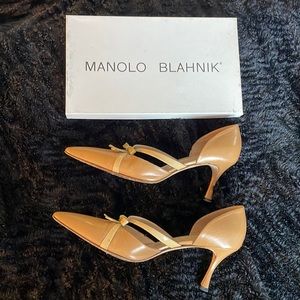 Manolo Blahnik 2 tone Dorsey heel.